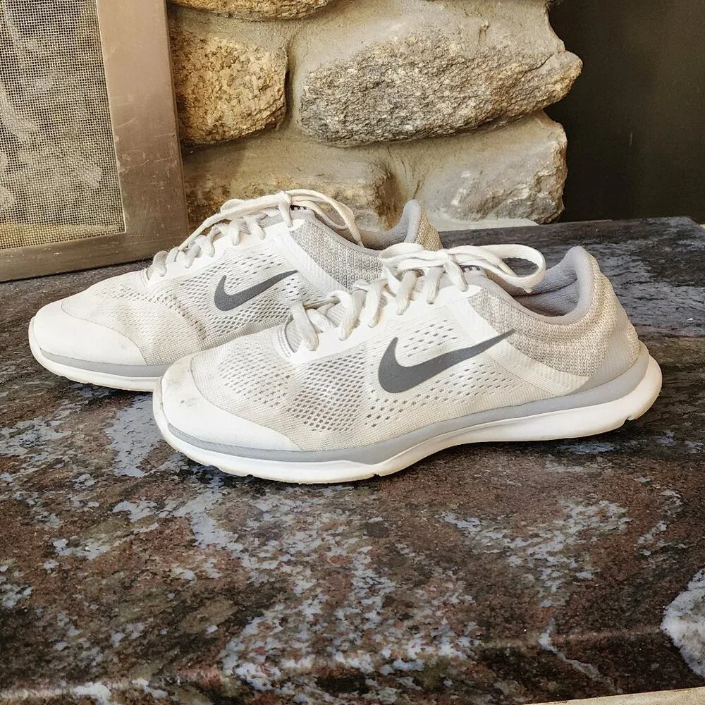 Nike 807333-100 In-Season 5 Training Sneakers Size 6